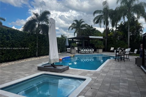 Casa en venta en Miami, Florida, 3 dormitorios, 225.2 m2 № 1368855 - foto 5