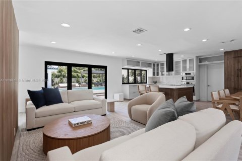 House in Miami Beach, Florida 4 bedrooms, 225.85 sq.m. № 1368765 - photo 6