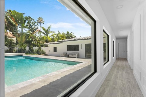 House in Miami Beach, Florida 4 bedrooms, 225.85 sq.m. № 1368765 - photo 17