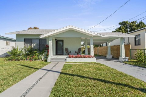 Villa ou maison à vendre à Miami, Floride: 3 chambres, 119.75 m2 № 1368766 - photo 1