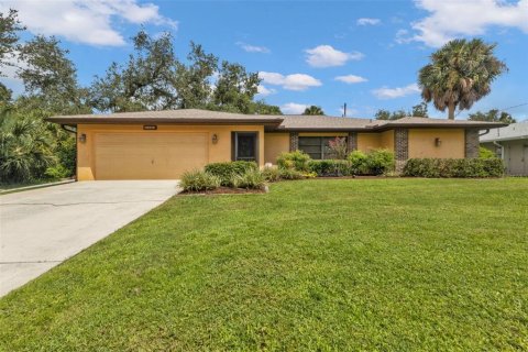 House in Port Charlotte, Florida 3 bedrooms, 163.79 sq.m. № 1363646 - photo 3