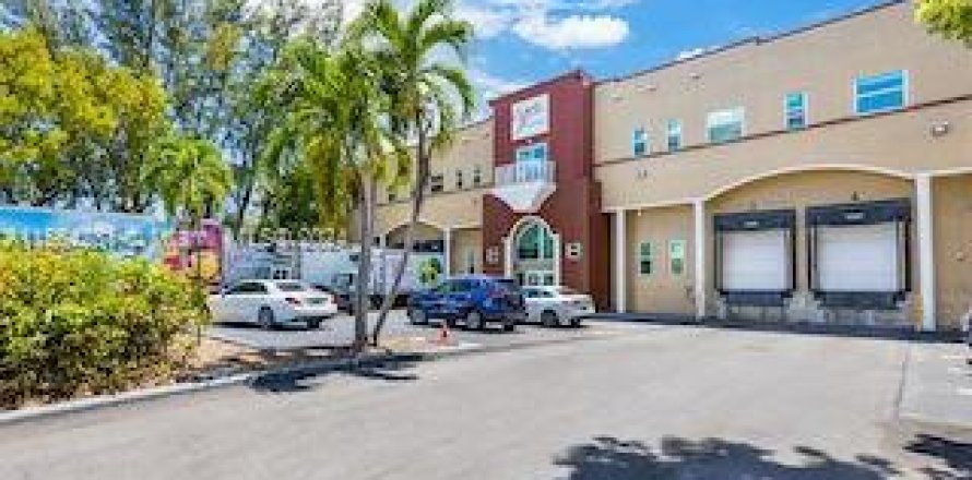 Propiedad comercial en Doral, Florida № 1099620