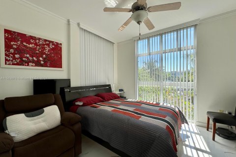 Condo in Doral, Florida, 2 bedrooms  № 1099560 - photo 17