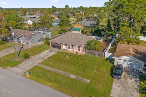 House in Deltona, Florida 3 bedrooms, 125.33 sq.m. № 1419010 - photo 5