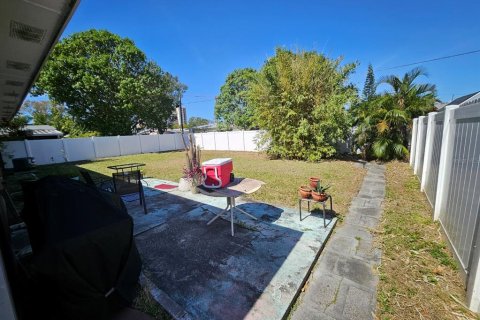 House in Tampa, Florida 3 bedrooms, 91.79 sq.m. № 1426917 - photo 20