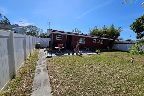 House in Tampa, Florida 3 bedrooms, 91.79 sq.m. № 1426917 - photo 22