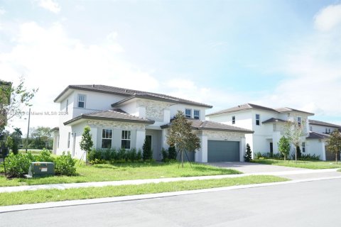 House in Davie, Florida 4 bedrooms, 295.15 sq.m. № 1404583 - photo 4