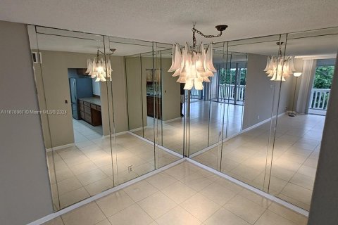 Condominio en venta en Lauderhill, Florida, 2 dormitorios, 106.65 m2 № 1404536 - foto 1