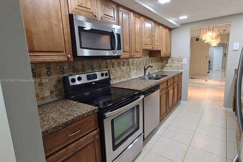 Condominio en venta en Lauderhill, Florida, 2 dormitorios, 106.65 m2 № 1404536 - foto 11