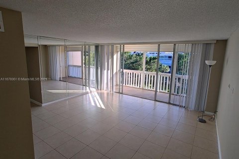 Condominio en venta en Lauderhill, Florida, 2 dormitorios, 106.65 m2 № 1404536 - foto 9