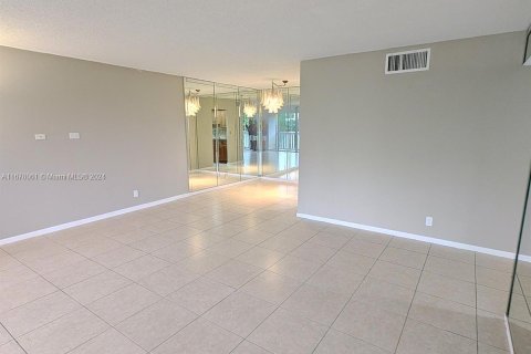 Condominio en venta en Lauderhill, Florida, 2 dormitorios, 106.65 m2 № 1404536 - foto 3