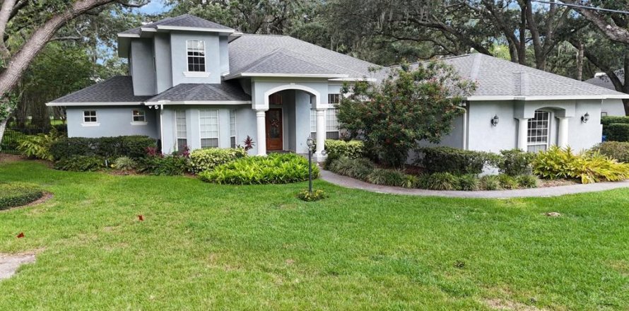 House in Tampa, Florida 4 bedrooms, 350.43 sq.m. № 1247072