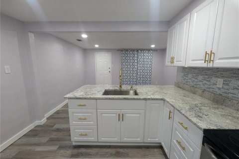 Immobilier commercial à vendre à Tampa, Floride: 93.65 m2 № 1326616 - photo 8