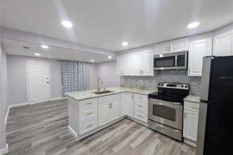 Immobilier commercial à vendre à Tampa, Floride: 93.65 m2 № 1326616 - photo 7