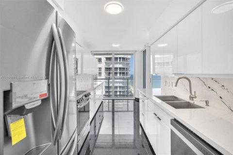 Copropriété à louer à Sunny Isles Beach, Floride: 2 chambres, 187.66 m2 № 1364157 - photo 17