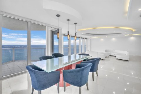 Copropriété à louer à Sunny Isles Beach, Floride: 2 chambres, 187.66 m2 № 1364157 - photo 10