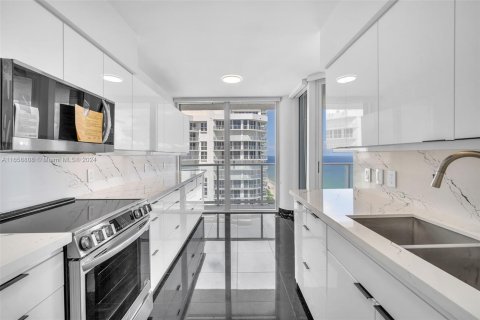 Copropriété à louer à Sunny Isles Beach, Floride: 2 chambres, 187.66 m2 № 1364157 - photo 14