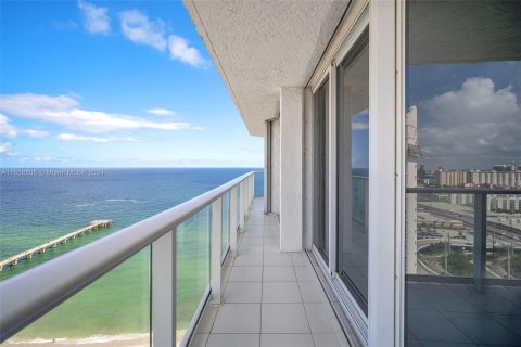 Copropriété à louer à Sunny Isles Beach, Floride: 2 chambres, 187.66 m2 № 1364157 - photo 1