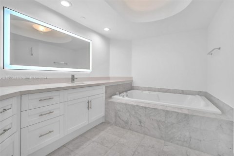 Copropriété à louer à Sunny Isles Beach, Floride: 2 chambres, 187.66 m2 № 1364157 - photo 24