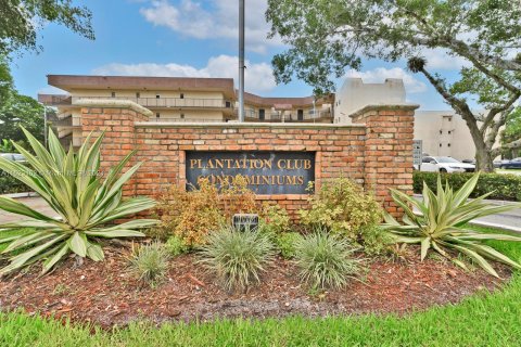 Condo in Plantation, Florida, 2 bedrooms  № 1269892 - photo 1