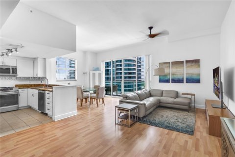 Condo in Miami, Florida, 2 bedrooms  № 1365842 - photo 4