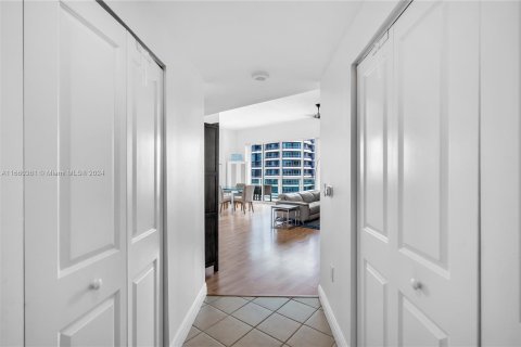 Copropriété à vendre à Miami, Floride: 2 chambres, 116.59 m2 № 1365842 - photo 3