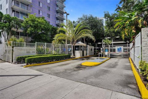 Condo in Miami, Florida, 2 bedrooms  № 1365840 - photo 15