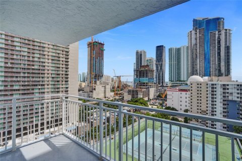 Condo in Miami, Florida, 2 bedrooms  № 1365840 - photo 21