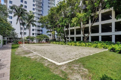 Condo in Miami, Florida, 2 bedrooms  № 1365840 - photo 13