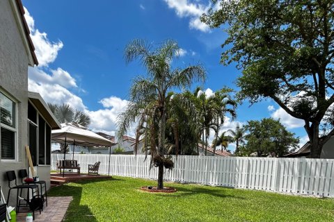 House in Sunrise, Florida 3 bedrooms, 170.57 sq.m. № 1104715 - photo 4