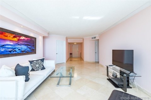 Apartment in Sunny Isles Beach, Florida 3 bedrooms, 160.72 sq.m. № 14061 - photo 6