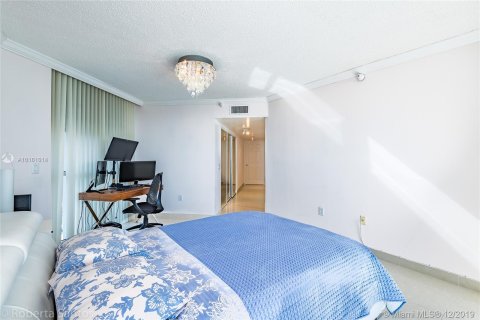 Apartment in Sunny Isles Beach, Florida 3 bedrooms, 160.72 sq.m. № 14061 - photo 15