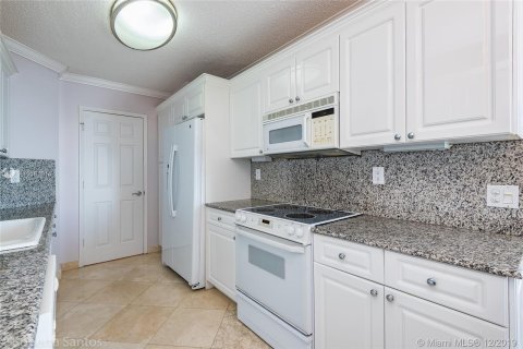 Apartment in Sunny Isles Beach, Florida 3 bedrooms, 160.72 sq.m. № 14061 - photo 30
