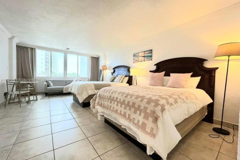 Condominio en venta en Sunny Isles Beach, Florida, 33.44 m2 № 970005 - foto 3