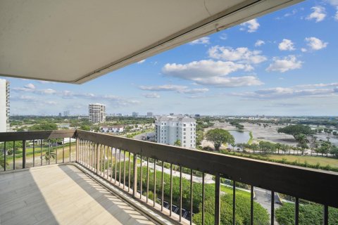 Condo in West Palm Beach, Florida, 2 bedrooms  № 1104318 - photo 2