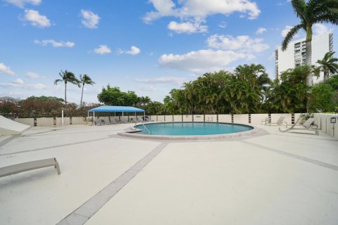 Condo in West Palm Beach, Florida, 2 bedrooms  № 1104318 - photo 1