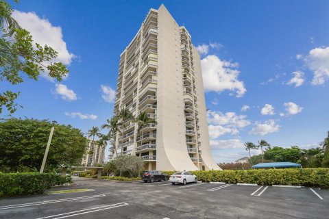 Condo in West Palm Beach, Florida, 2 bedrooms  № 1104318 - photo 13