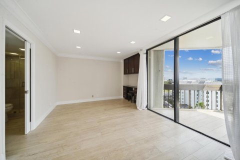 Condo in West Palm Beach, Florida, 2 bedrooms  № 1104318 - photo 4