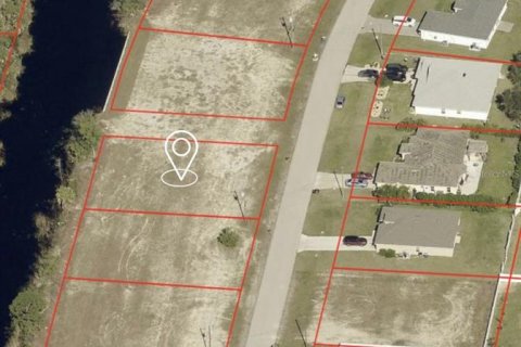 Terreno en venta en Cape Coral, Florida № 1304249 - foto 3