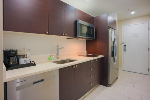 Condo in Doral, Florida, 1 bedroom  № 640122 - photo 30