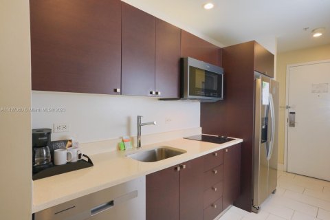 Condo in Doral, Florida, 1 bedroom  № 640122 - photo 24