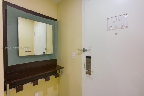 Condo in Doral, Florida, 1 bedroom  № 640122 - photo 25