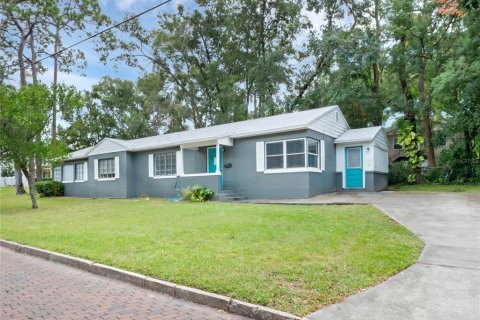 Commercial property in Orlando, Florida 4 bedrooms, 171.22 sq.m. № 1389283 - photo 1