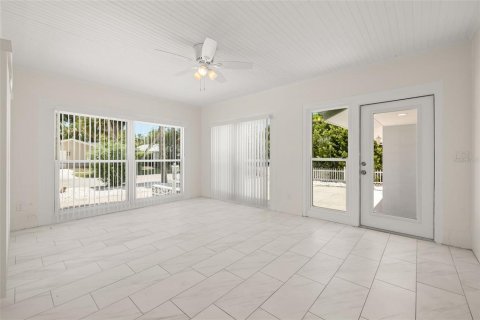 Villa ou maison à louer à Clearwater, Floride: 3 chambres, 196.21 m2 № 1363800 - photo 14