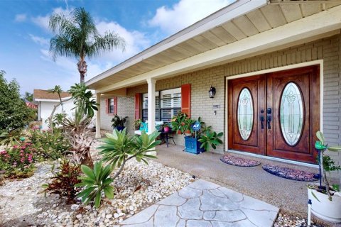 Casa en venta en Apollo Beach, Florida, 4 dormitorios, 179.3 m2 № 1363834 - foto 3