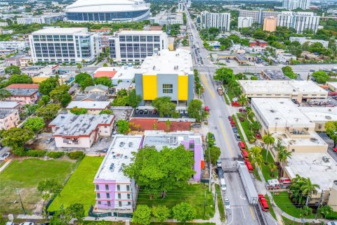 Propiedad comercial en venta en Miami, Florida № 1232433 - foto 10