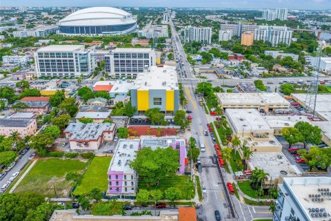 Propiedad comercial en venta en Miami, Florida № 1232433 - foto 25