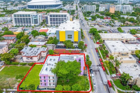 Propiedad comercial en venta en Miami, Florida № 1232433 - foto 9