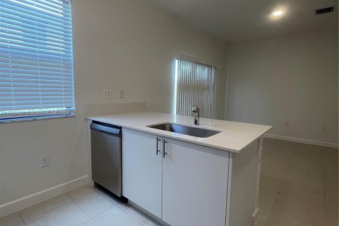 Townhouse in Miami, Florida 3 bedrooms, 123.65 sq.m. № 1232374 - photo 15