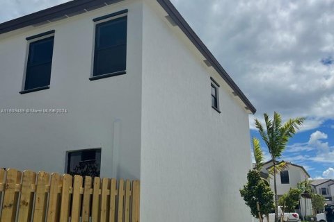 Townhouse in Miami, Florida 3 bedrooms, 123.65 sq.m. № 1232374 - photo 4